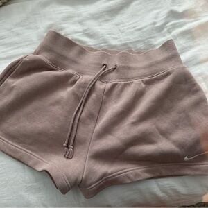 Nike Women’s High-waisted loose shorts -Phoenix fleece